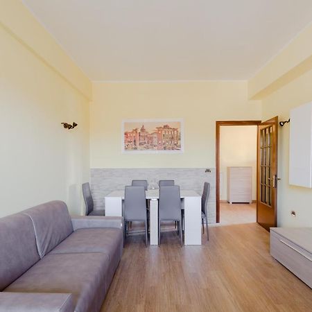 Le Rondini Apartment, 5 Persone, 2 Balconi, Policlinico Tor Vergata E Casilino روما المظهر الخارجي الصورة